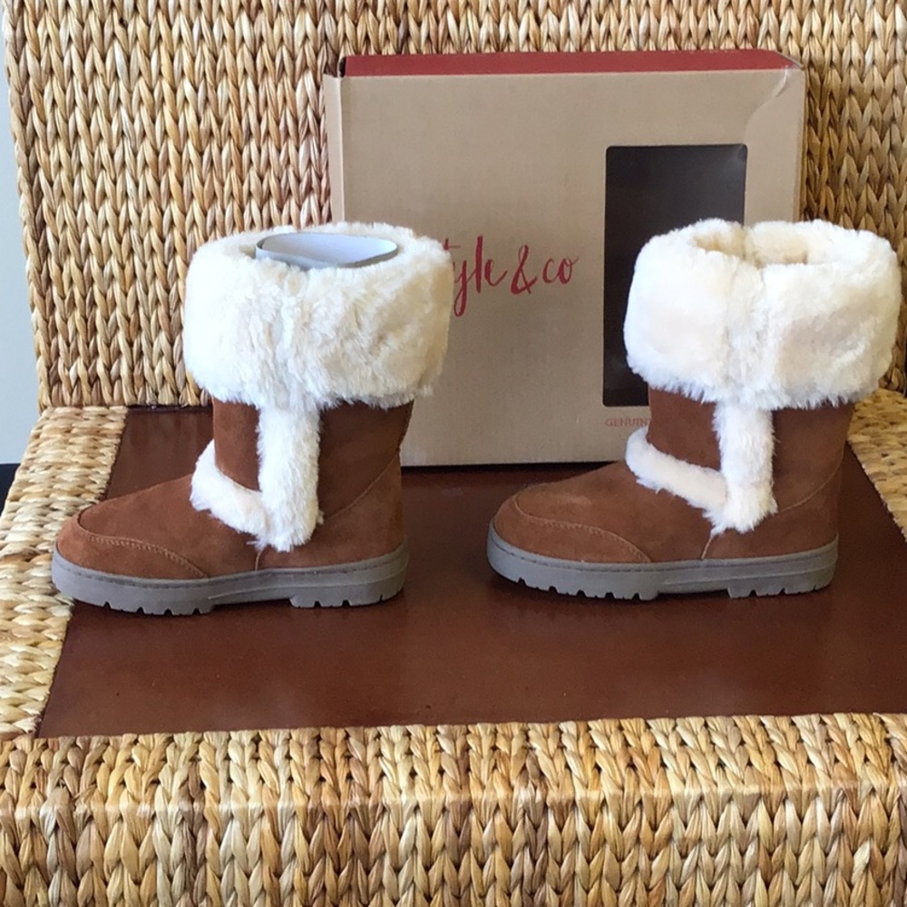 Style And Company Witty Chestnut Fur Boot - Picture 2 of 7